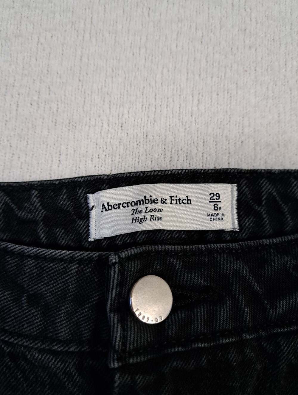 Abercrombie & Fitch The Loose High Rise Jeans Women's Size 29 Black Denim Pleats - Picture 5 of 13